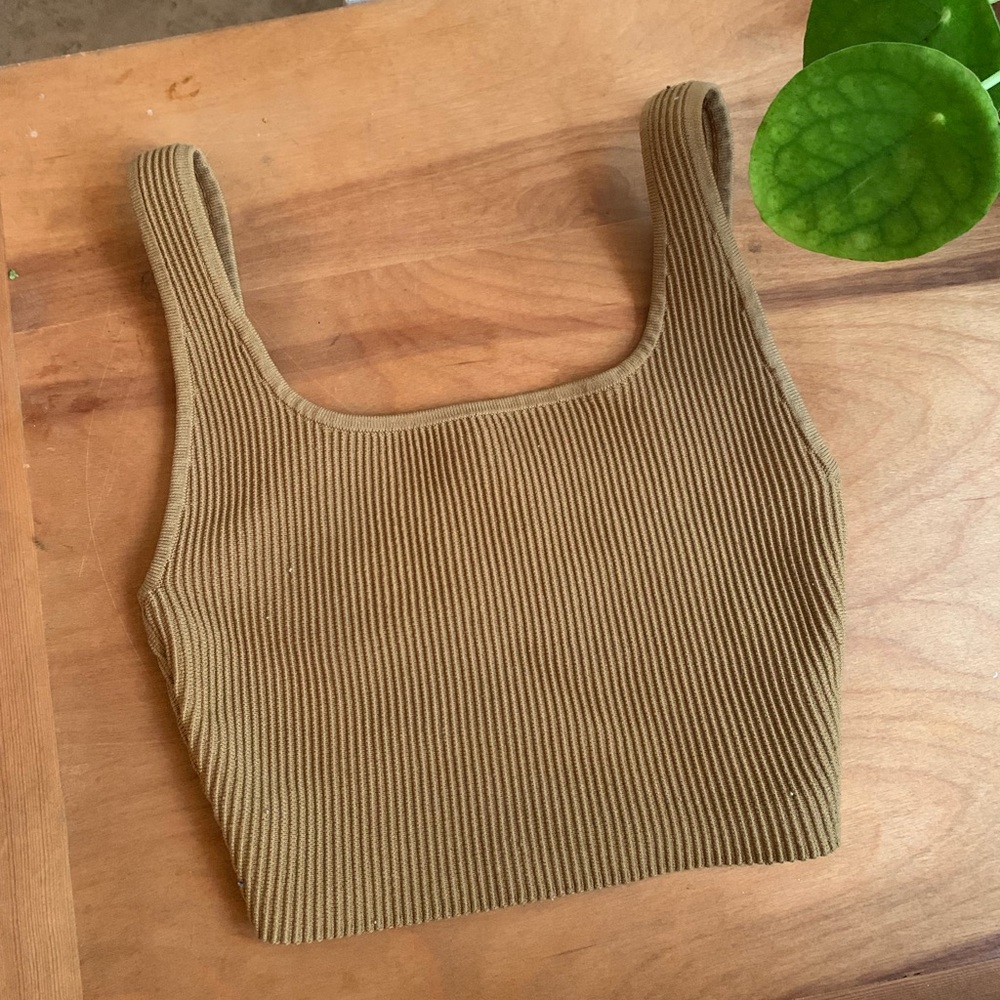 Babaton Ribbed Knit Crop Tank Top